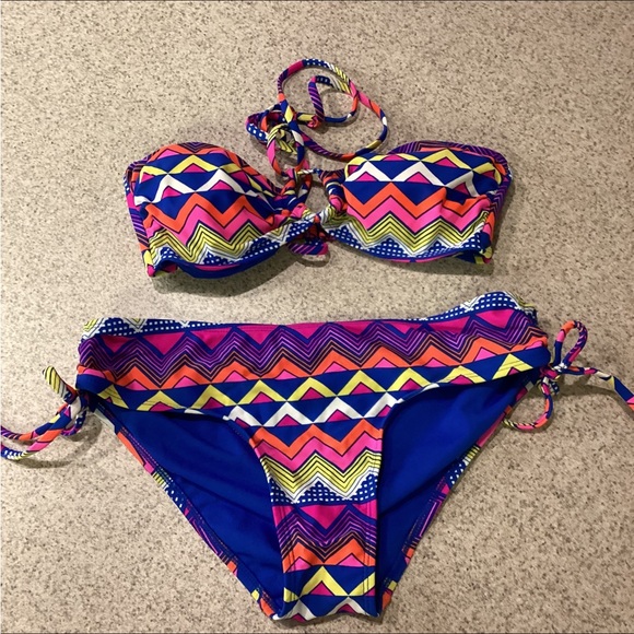 🛍️ 2 for $13🛍️ Old Navy Chevron Triangle Print String Bikini Swimsuit - Picture 2 of 9